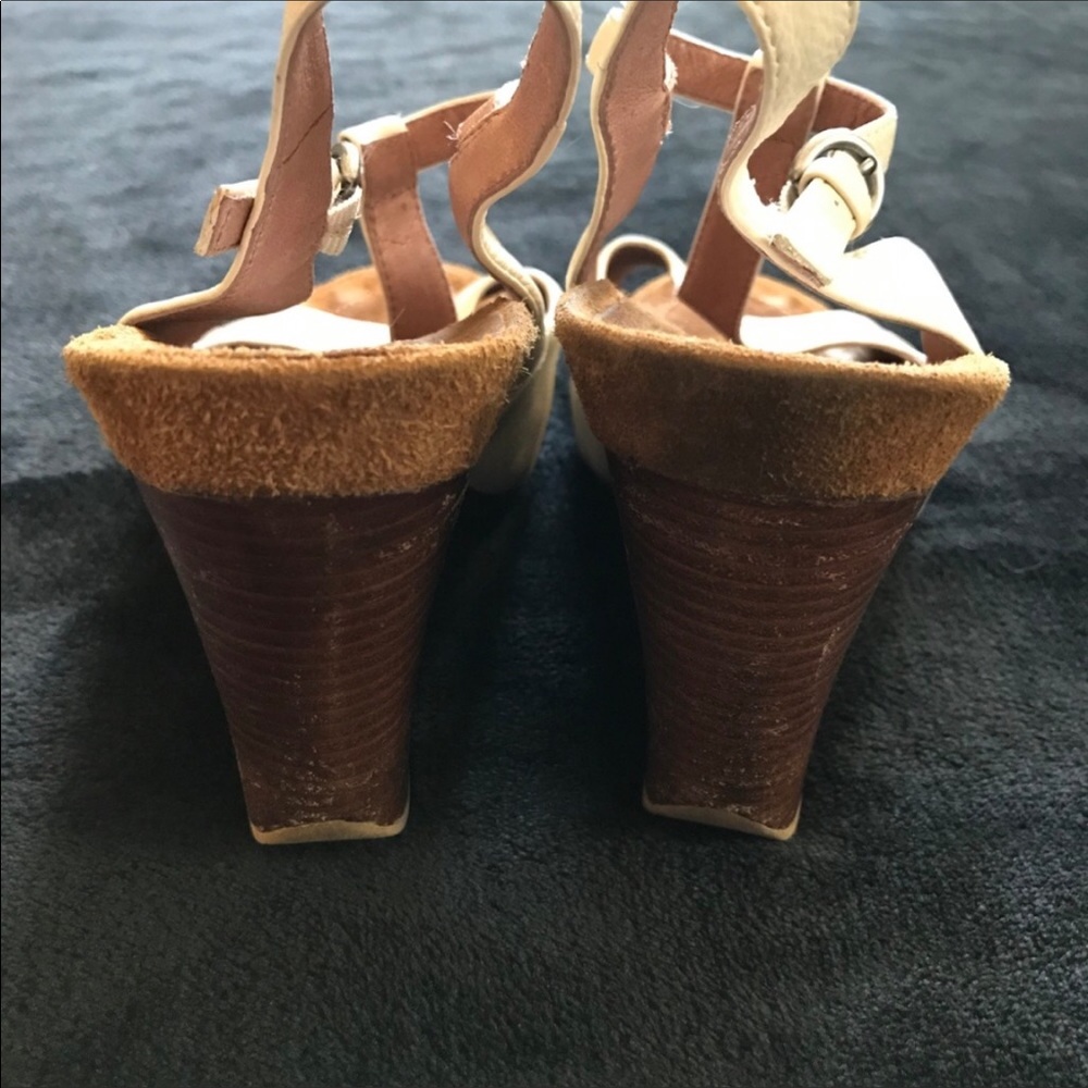 Biviel “T” Strap Wedges! 🔥🔥🔥🔥